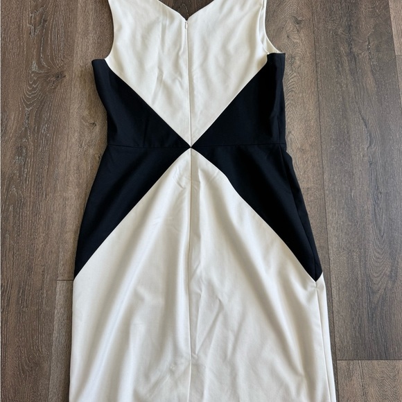 Banana Republic Sheath dress. Women’s size 8.  Black and white diamond design. - Picture 6 of 7